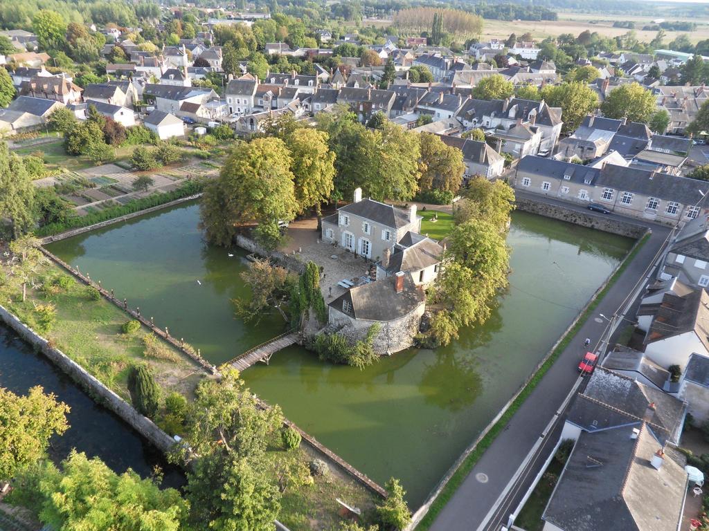 Les Douves Bed & Breakfast Onzain Exterior photo